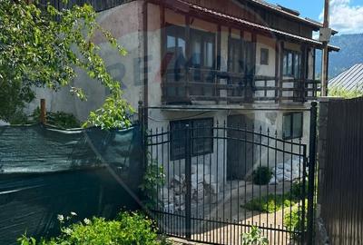 Casă cu 5 camere cu Teren 200 Mp în Poiana Țapului - 1