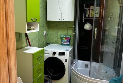 Apartament cu 3 camere decomandat în Pajura