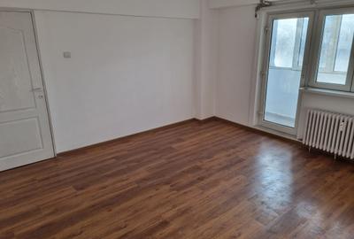 Apartament cu 4 camere decomandat în Tineretului - 2