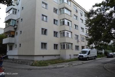 Apartament cu 3 camere decomandat, mobilat în Popa Șapcă