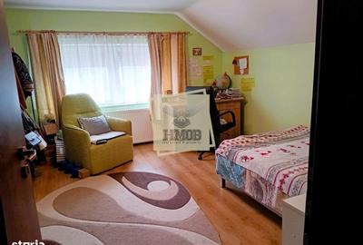 Casă cu 3 camere decomandat în Gușterița