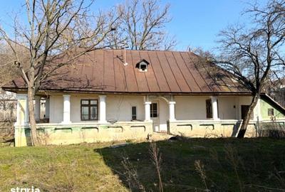 Casă cu 5 camere cu Teren 1490 Mp în Curtișoara