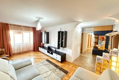 Apartament cu 3 camere decomandat în Nicolina