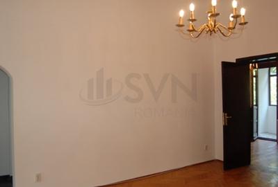 Apartament cu 4 camere decomandat în Primăverii
