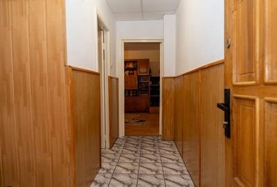 Apartament cu 2 camere decomandat în Tractorul