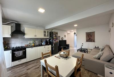 Apartament cu 3 camere decomandat în Est