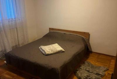 Apartament cu 3 camere decomandat în Sârbi