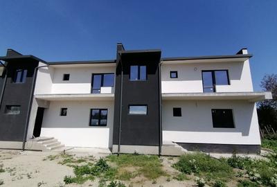 Casă individuală cu 4 camere cu Canalizare în 1 Decembrie - 15