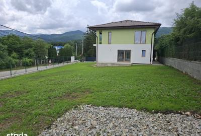 Casă cu 4 camere cu Teren 705 Mp în Sadu