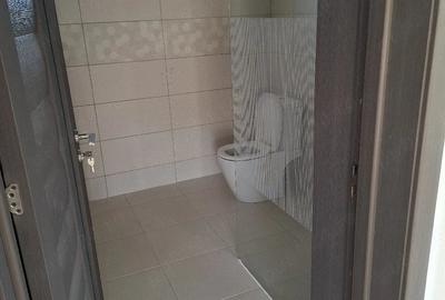 Casă cu 3 camere cu Teren 8000 Mp în Orlești