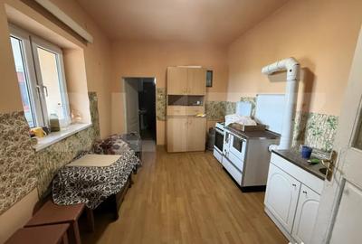 Casă cu 2 camere cu Teren 11600 Mp în Central - 1