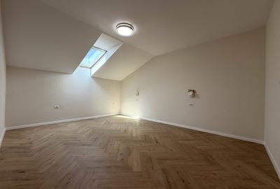 Apartament cu 3 camere decomandat în Soarelui