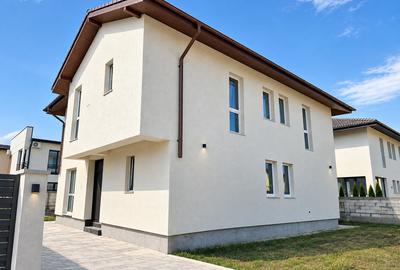 Casă cu 5 camere cu Canalizare în Tunari