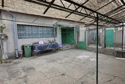 Casă cu 3 camere cu Teren 1600 Mp în Exterior Vest
