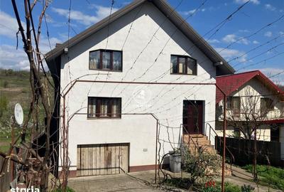 Casă cu 8 camere cu Teren 1172 Mp în Holboca - 1