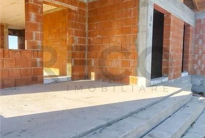 Casă cu 3 camere în Sântandrei