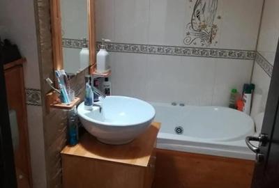 Apartament cu 3 camere decomandat în Doamna Ghica