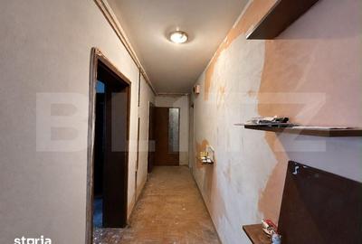 Apartament cu 3 camere semidecomandat în Cetate