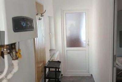 Garsonieră decomandată în Palas