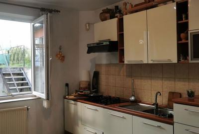 Casă cu 4 camere cu Teren 400 Mp în 7 Noiembrie - 2