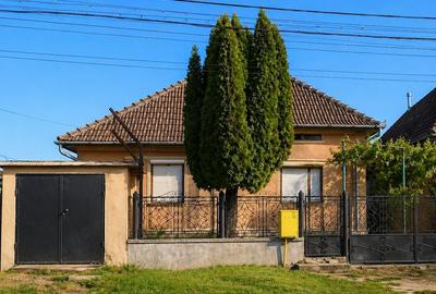 Casă cu 3 camere cu Teren 1400 Mp în Central - 1