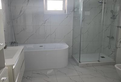 Casă cu 6 camere cu Teren 467 Mp în Central