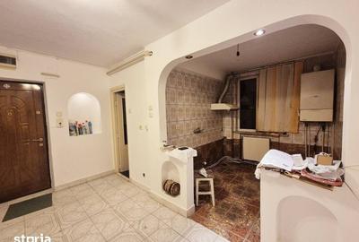 Apartament cu 3 camere decomandat în Precista