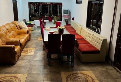 Casă individuală cu 10 camere cu Piscina în Dâmbovicioara - 1