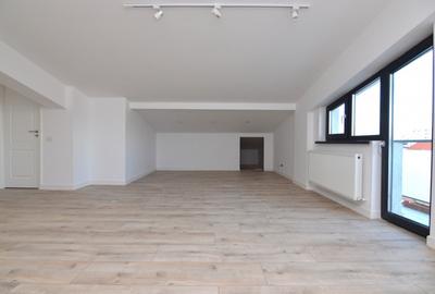 Apartament cu 3 camere semidecomandat în Calea Călărașilor