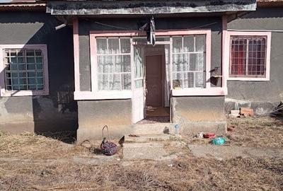 Casă cu 4 camere cu Teren 1400 Mp în Caravaneți