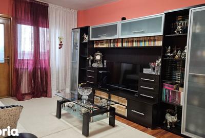 Apartament cu 3 camere decomandat în Cantacuzino