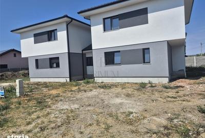 Casă cu 5 camere cu Teren 325 Mp în Moșnița Nouă