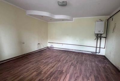 Casă cu 3 camere decomandat în Central