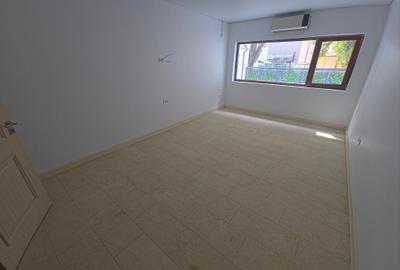 Birou, de 47 mp, în Central