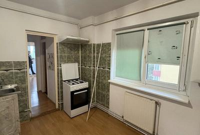 Apartament cu 2 camere decomandat în Triaj