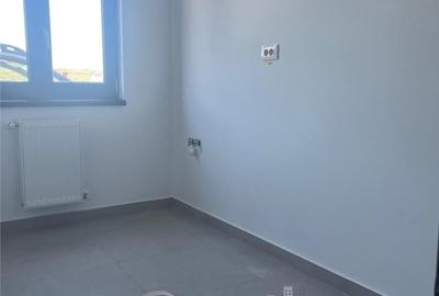 Spațiu comercial, de 160 mp, în Miroslava