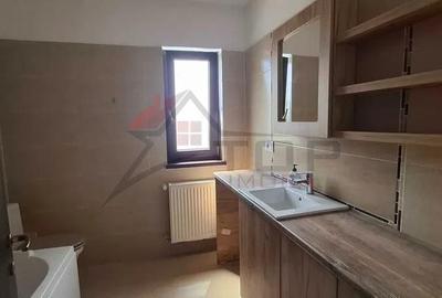 Apartament cu 3 camere decomandat în Valea Lupului