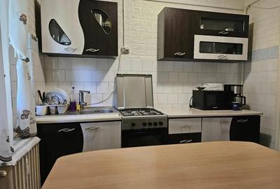 Apartament cu 3 camere semidecomandat în Podu Roș - 2