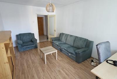 Apartament cu 3 camere semidecomandat în Tineretului