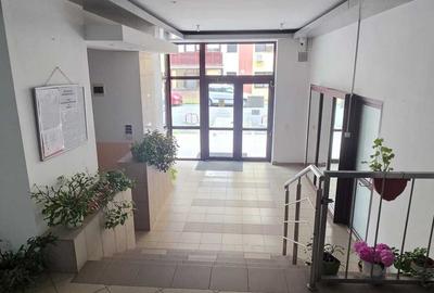 Apartament cu 3 camere decomandat, mobilat în Central