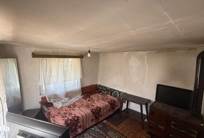 Casă cu 4 camere în Stejaru