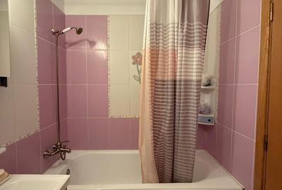 Apartament cu 2 camere semidecomandat în Tei