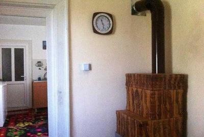 Casă cu 3 camere în Rosetti