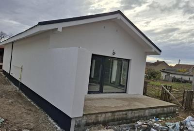Casă cu 4 camere în Central - 2