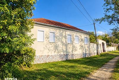Casă cu 5 camere cu Teren 2877 Mp în Central