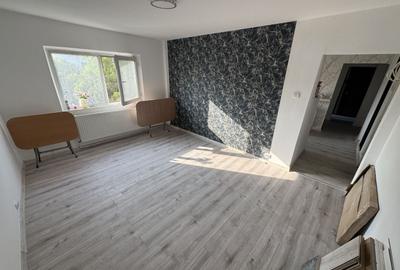 Apartament cu 3 camere decomandat, mobilat în CET - 1