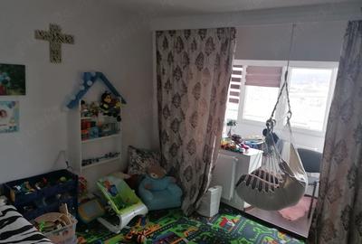 Apartament cu 4 camere decomandat în Dacia