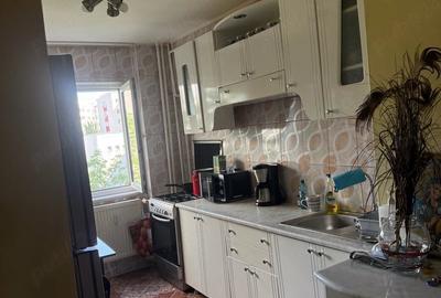 Apartament cu 3 camere decomandat în Alexandru Obregia