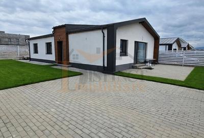 Casă cu 4 camere cu Teren 340 Mp în Central
