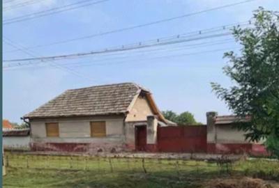 Casă cu 4 camere cu Teren 1800 Mp în Central